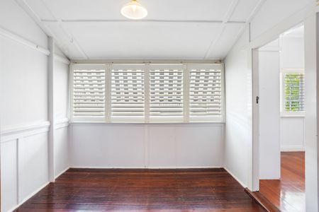 Stylish Art Deco Apartment in the Heart of New Farm - Photo 4