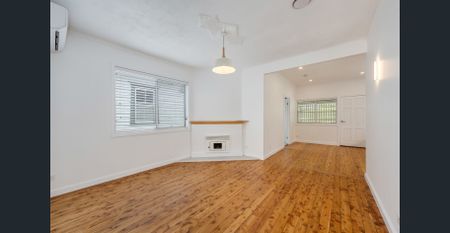 Fully renovated air conditioned home with two bathrooms - Photo 3