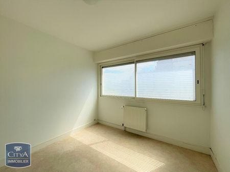 Location Appartement 4 pièces 80m² BOURGES 18000 - Photo 2