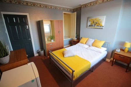 1 bedroom in a house share to rent - Photo 3