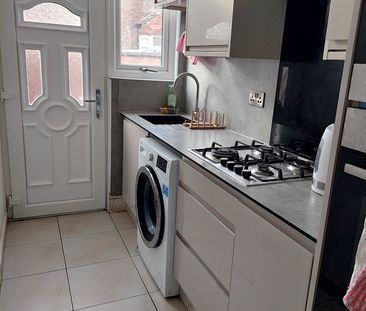 Room in a Shared House, Whiteway Street, M9 - Photo 1