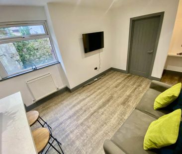 2 bedroom flat to rent - Photo 2