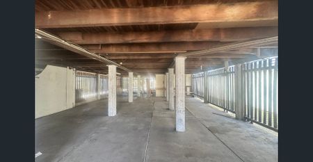 Light‑Filled Living in Hamilton/Ascot - Photo 3