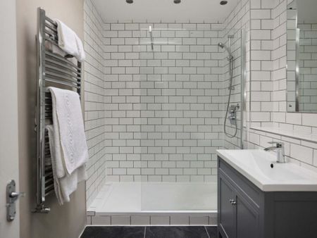 3 bedroom apartment to rent - Photo 2