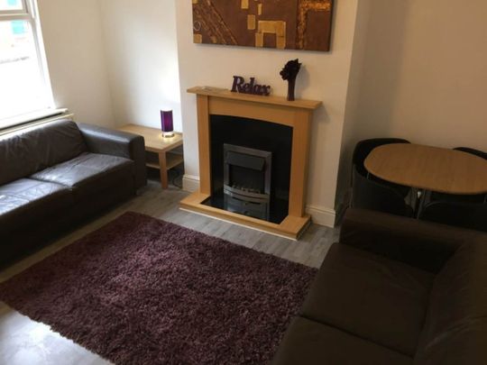Glebe Avenue (Room 1), Kirkstall, Leeds - Photo 1