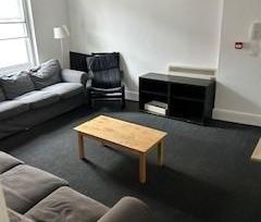 7 bedroom flat to rent - Photo 1