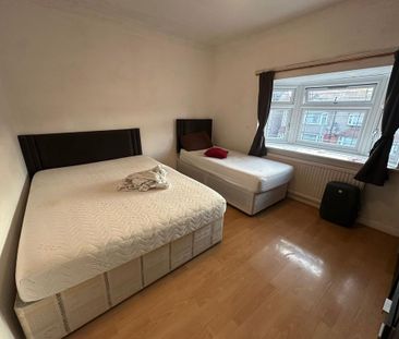 3 bedroom terraced house to rent - Photo 3