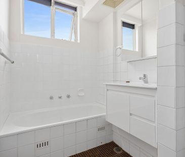 Freshly Renovated Two Bedroom Unit in the Heart of Cronulla - Photo 6