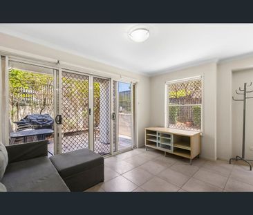 1/140 Carmody Road, St Lucia, Qld 4067 - Photo 3