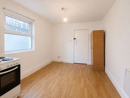 Studio to rent - Photo 4