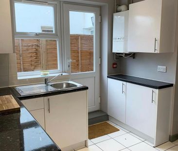 1 bedroom in a house share to rent - Photo 6