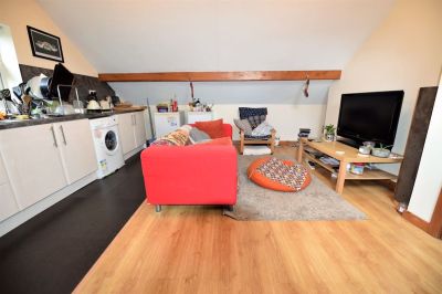 2 bedroom Flat in Low Close Street, Leeds - Photo 5