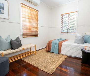 INVITING HIGHSET HOME IN PERFECT LOCATION - Photo 4