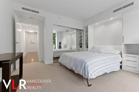 Townhouse in Downtown Vancouver, BC - Photo 5