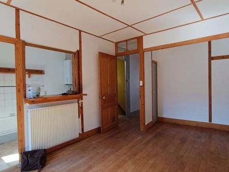 Location Appartement 2 pièces 47 m2 à Lons-le-Saunier - Photo 3