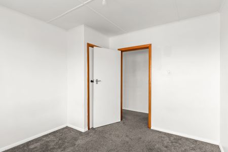 Home in the heart of the popular Elgin suburb - Photo 3