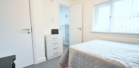 Room , Cartmel Road - Photo 2