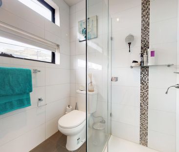 Comfort and Charm in the Heart of Brunswick West - Photo 3