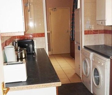1 bedroom in a house share to rent - Photo 4