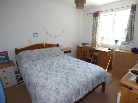 3 bedroom terraced house to rent - Photo 3
