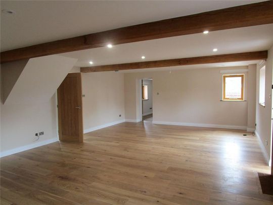 3 bedroom barn conversion to rent - Photo 1