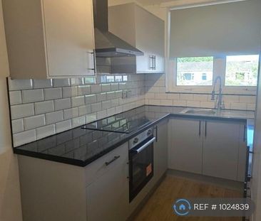 3 bedroom flat to rent - Photo 4