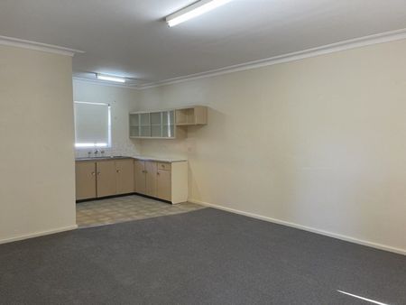 Tidy 2 Bedroom Unit in West - Photo 2