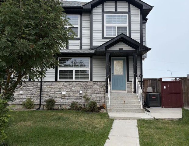 3-Bed, 2.5-Bath Semi-Detached House in Saddlebrook — 3 Bedrooms Duplex - Photo 1