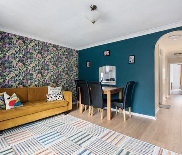 Aileen Gardens, Camberley, Surrey, GU15 - Photo 3