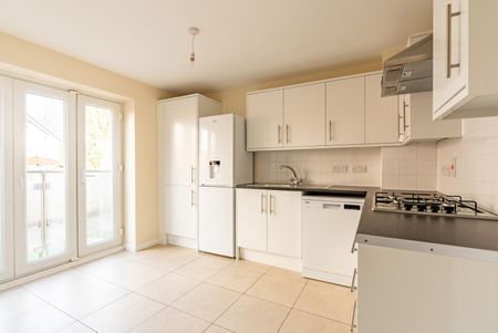 Available unfurnished now - Photo 5