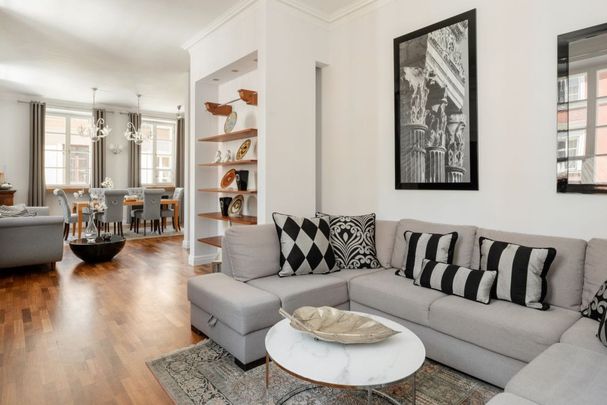 WYJATKOWY APARTAMENT NA STARÓWCE 112.35 m² - Photo 1