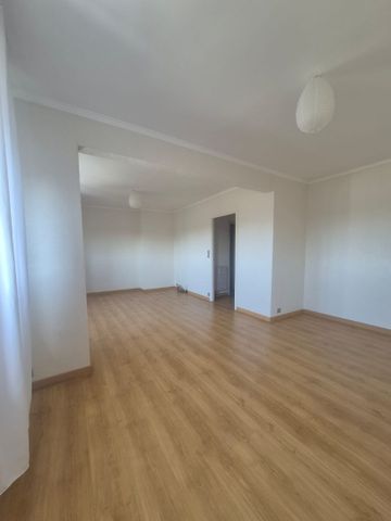 Location Appartement 4 pièces 76m² MAUBEUGE 59600 - Photo 2