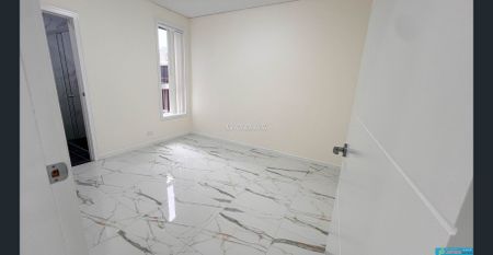 "Like New 4–5 Bedroom Double Storey Home for Rent" - Photo 2