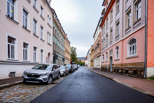 Sonnige Dachwohnung mit großer Terrasse und viel Altbaucharme, zentrumsnah in Radeberg. - Foto 1