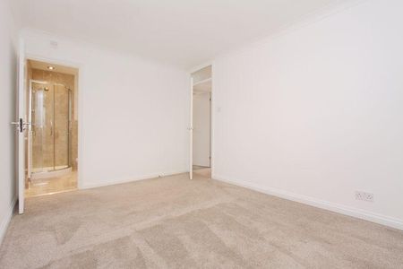 4 bedroom detached house to rent - Photo 4