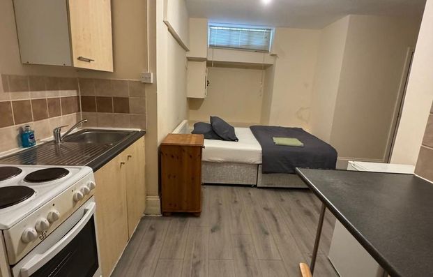 Studio to rent - Photo 1