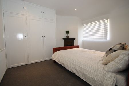 1 Bed Flat, Woodstock Grove, W12 - Photo 3
