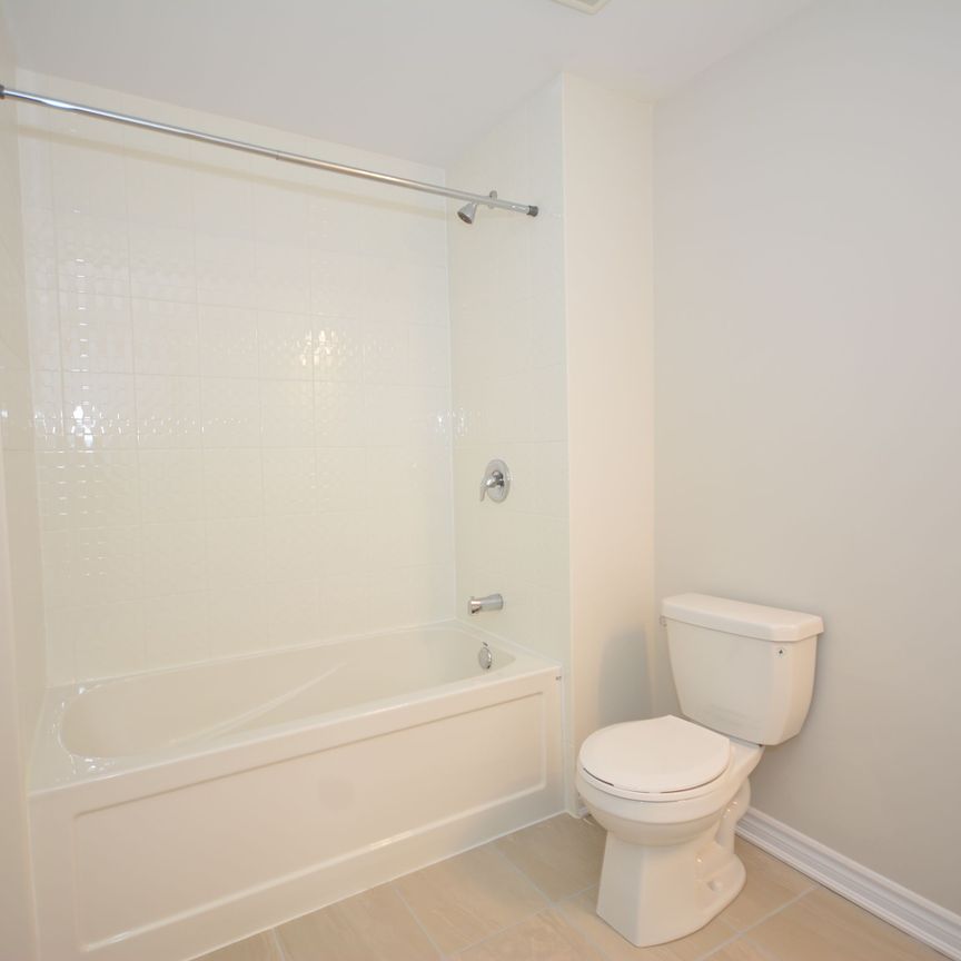 For Lease - 150 Oak Park Boulevard Unit# 316, Oakville, Ontario - Photo 1