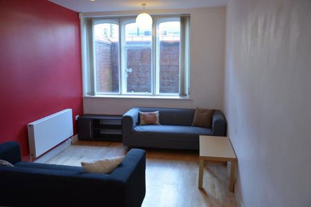 2 bedroom flat to rent - Photo 2
