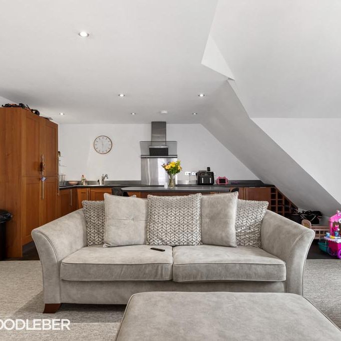 2 bedroom penthouse to rent - Photo 1