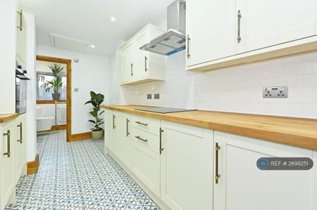 4 bedroom terraced house to rent - Photo 2