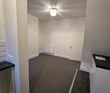 4 Bed Terraced House, Birkenhead Road, CH44 - Photo 2