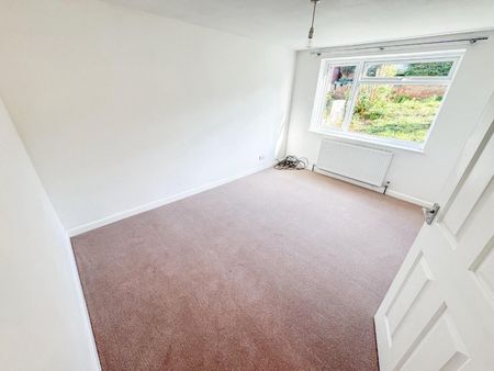 2 bedroom Flat To Let - Photo 2