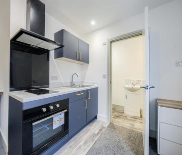 Studio to rent - Photo 2