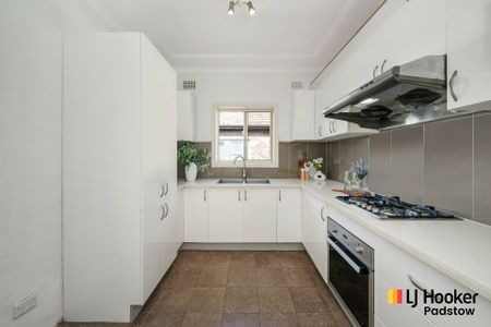 3-Bedroom Double Brick Home in Prime Location - Photo 2