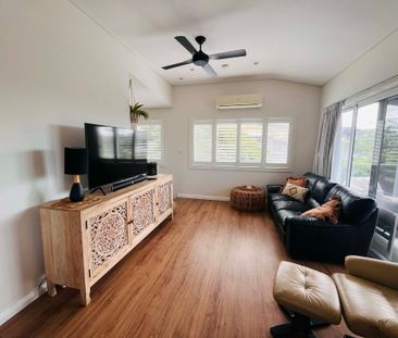 Stylish & Spacious Townhouse in a Prime Kiama Location - Photo 3