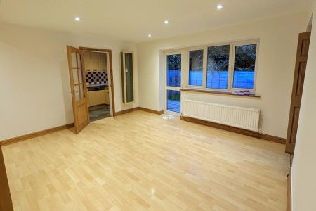 2 bedroom end of terrace house to rent - Photo 2