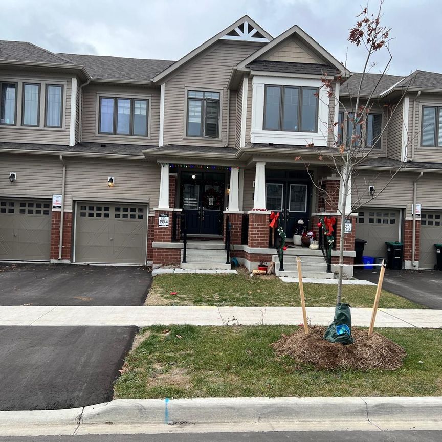 For Lease - 31 Tamworth Terrace, Barrie, Ontario - Photo 1