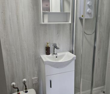 1 bedroom in a house share to rent - Photo 6