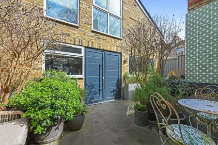 Exceptionally impressive detached barn conversion. - Photo 2